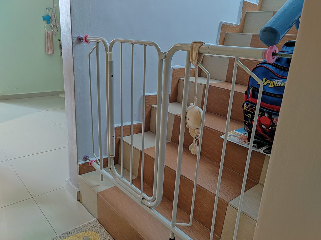 Safety lock gate