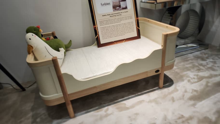Funbies baby cot